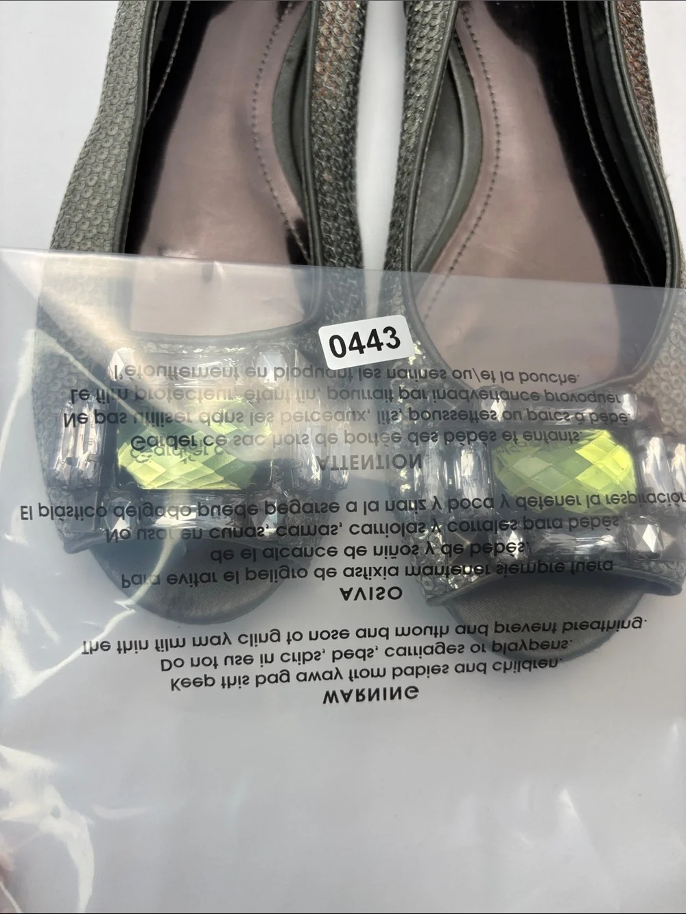Kenneth‎ Cole Womens 9.5 Silver Peep-Toe Flats with Green Gem Accent #443